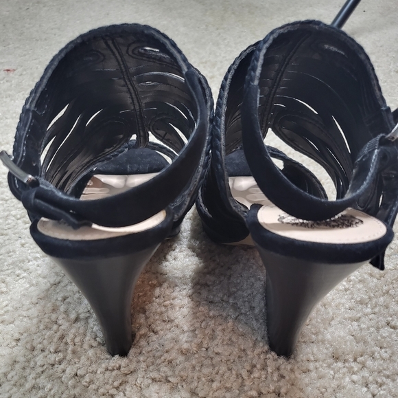 NWOT Vince Camuto Janil Leather Stacked Heel in Black - Picture 4 of 11